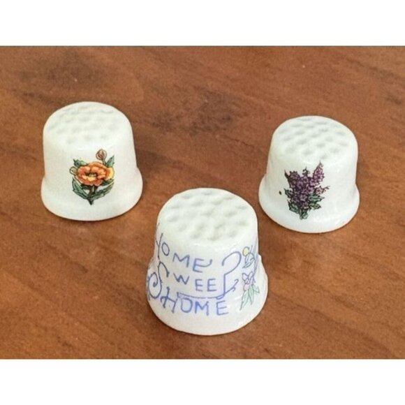 Vintage Mixed Collectible Bone China / Ceramic Thimbles Lot Of 3 - Picture 1 of 3
